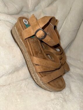 Sofia Taylor Tan Suede Espadrille Wedge Sandals with Buckle Strap